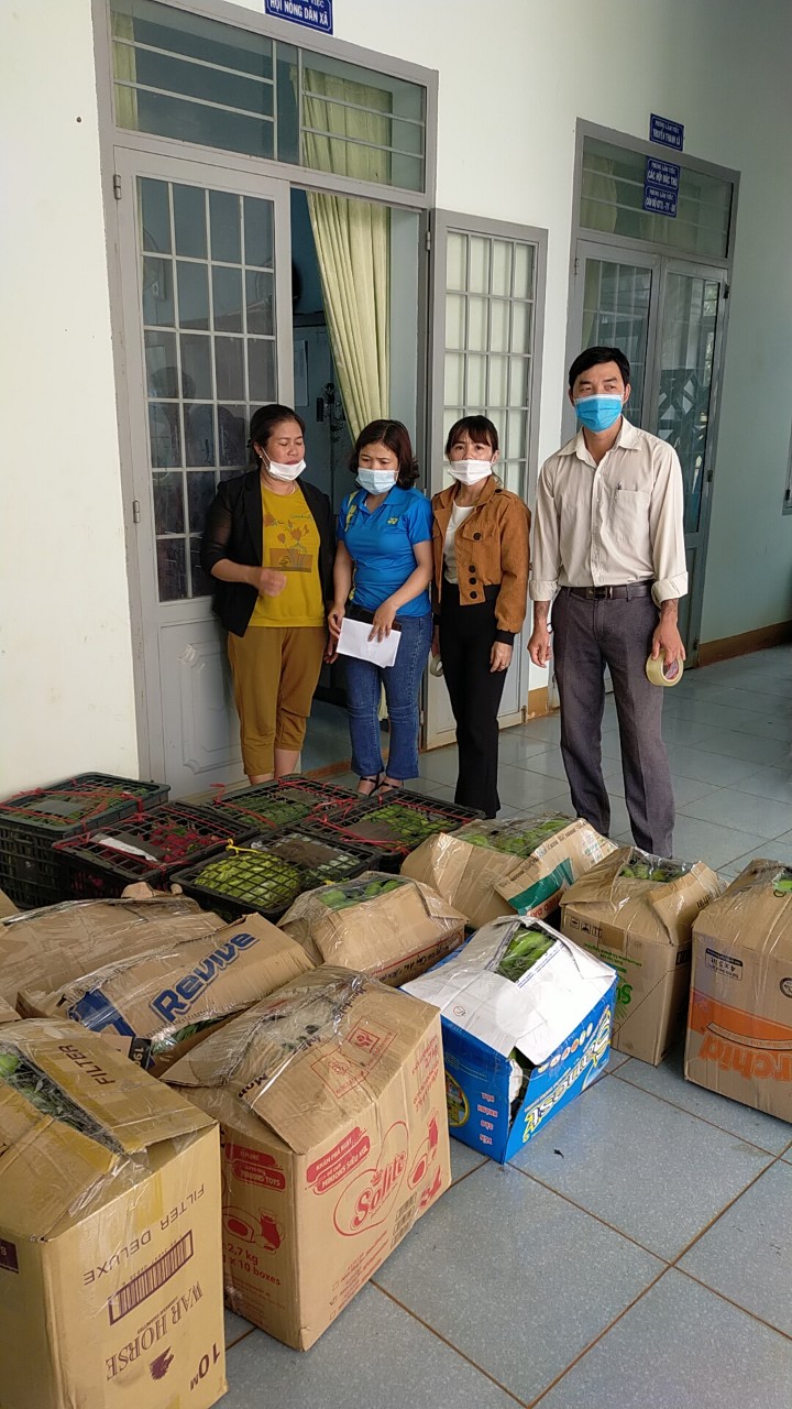 Rau xanh, trái cây góp phần ủng hộ đồng bào Miền Nam ruột thịt của nhân dân xã Cư Suê, Cư M'gar, Đắk Lắk